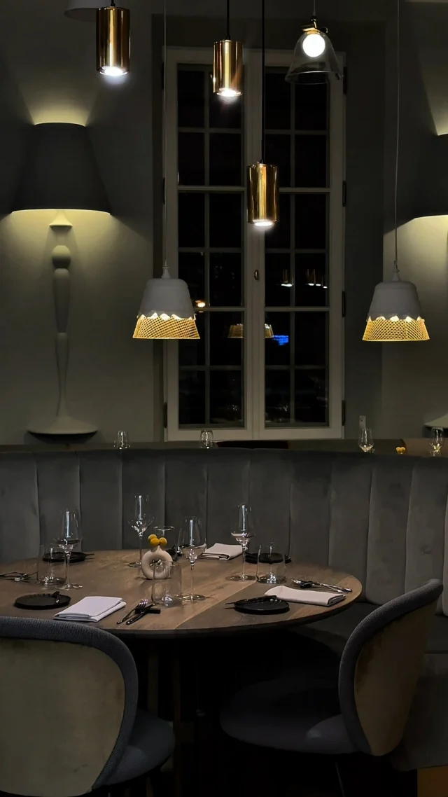 ✨ Klimatyczne wieczory w KUK! ✨
Zapraszamy na wyjątkową kolację w sercu warszawskiego Starego Miasta 🍷🍽️.
Nasze menu to spotkanie tradycji z nowoczesnością, oparte na sezonowych składnikach i dopracowane w każdym detalu.
Poczuj smak Warszawy w eleganckiej, a zarazem swobodnej atmosferze.
✨ Atmospheric evenings at KUK! ✨
Join us for a unique dinner in the heart of Warsaw's Old Town 🍷🍽️.
Our menu blends tradition with modern touches, crafted from seasonal ingredients and refined with care.
Experience the flavors of Warsaw in an elegant yet relaxed setting.
📍 ul. Miodowa 6/8
Book your table/ Zarezerwuj stolik:
📞 +48 511 464 645
📧 kuk@kukrestaurant.com
KUK, restaurant, Warsaw, fine dining, dinner, flavors, seasonal menu, Old Town, elegance, culinary journey, restauracja, Warszawa, fine dining, kolacja, smaki, sezonowe menu, Stare Miasto, elegancja, kulinarna podróż