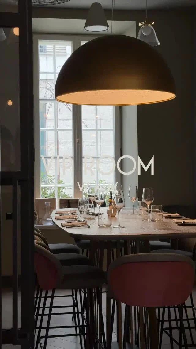 🥂 VIP Room – dyskretna elegancja
i wyjątkowa oprawa
Szukasz przestrzeni, która łączy kameralność z klasą? Nasz VIP Room to idealne miejsce na prywatną kolację, spotkanie biznesowe lub wyjątkowe świętowanie w gronie najbliższych.
Stylowe wnętrze, wykwintna kuchnia i obsługa na najwyższym poziomie – wszystko po to, by każde spotkanie miało wyjątkowy charakter.
#HotelVerte #VIPRoom #PrivateDining #WarsawEvents #LuxuryExperience #SpotkaniaZKlasą #FineDiningWarsaw
🥂 VIP Room – discreet elegance in a refined setting
Looking for a space that blends intimacy with class? Our VIP Room is the perfect choice for a private dinner, business meeting, or a special celebration with your closest guests.
Sophisticated interiors, exquisite cuisine, and top-level service – everything to make your event truly exceptional.
#HotelVerte #VIPRoom #PrivateDining #WarsawEvents #LuxuryExperience #MeetWithStyle #finediningwarsaw