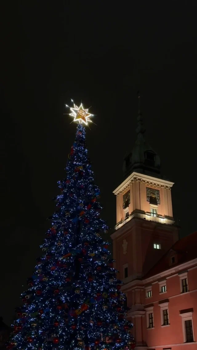 25 i 26 grudnia zapraszamy do Restauracji KUK na wyjątkowe świąteczne menu, stworzone z myślą o celebracji Bożego Narodzenia w gronie najbliższych.

Po spacerze po warszawskiej Starówce i podziwianiu świątecznej iluminacji warto zatrzymać się u nas, by spróbować autorskich interpretacji klasycznych smaków — zarówno w wersji mięsnej, jak 
i wegetariańskiej.

 ✨ To ostatnia szansa, aby zarezerwować miejsce

On December 25 & 26, we invite you to Restaurant KUK for an exceptional festive menu, thoughtfully created to celebrate Christmas with your loved ones.

After a walk through Warsaw’s Old Town and admiring the holiday illuminations, join us to enjoy original interpretations of classic flavors — available in both meat and vegetarian options.

✨ This is your last chance to reserve a table