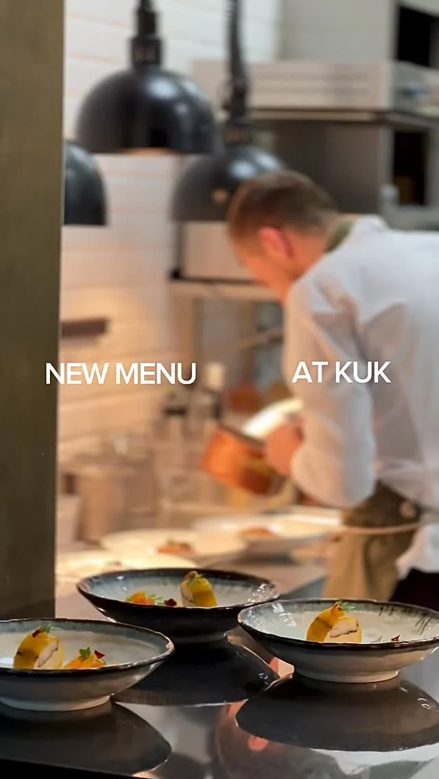 📅 Od 19 stycznia wprowadzamy NOWE MENU

Nowe propozycje, które łączą klasykę 
z nowoczesnym podejściem do smaku. Lekkość, forma i swoboda w najlepszym wydaniu 🍴

Zarezerwuj stolik i odkryj nową kartę ✨

📅 From January 19th we introduce a NEW MENU

New creations that blend classic flavours with a modern approach to taste Lightness, form and freedom at their best 🍴

Book a table and discover the new menu ✨