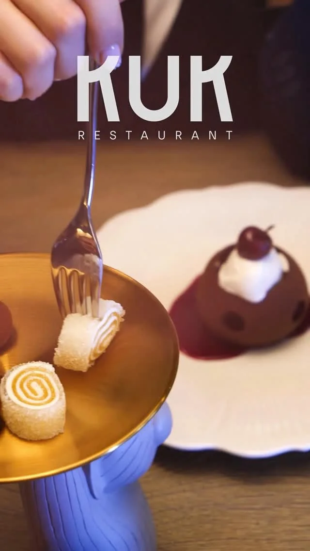 Nowe wiosenne menu w KUK to świeże spojrzenie na sezon — subtelne kompozycje, wyważone smaki i doświadczenie, 
które zostaje na dłużej. 🌿

Zarezerwuj stolik i odkryj wiosnę w KUK.

The new spring menu at KUK offers a fresh perspective on the season — refined compositions, balanced flavors, and an experience that lingers long after the evening ends.🌿

Reserve your table and discover spring at KUK.