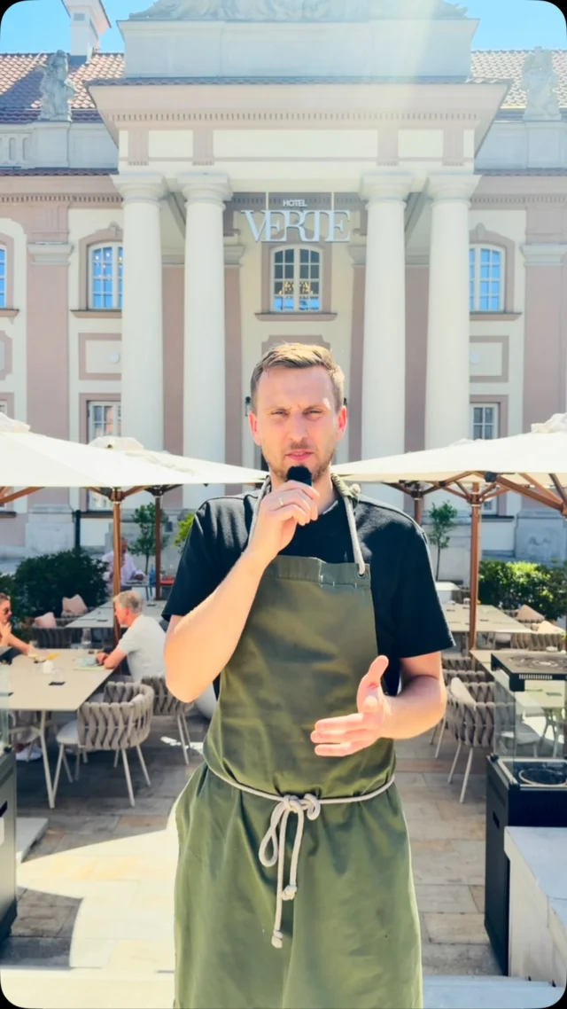 Letnie wieczory najlepiej smakują 
w Verte Garden 🌿
Aromatyczne dania z grilla, zielony ogród i wyjątkowa atmosfera w samym sercu Warszawy.
Na barbecue zapraszamy w piątki i soboty!

Summer evenings are best enjoyed at Verte Garden 🌿 Grilled specialties, a beautiful garden, and a unique atmosphere in the heart of Warsaw.
Join us for barbecue on Fridays and Saturdays!